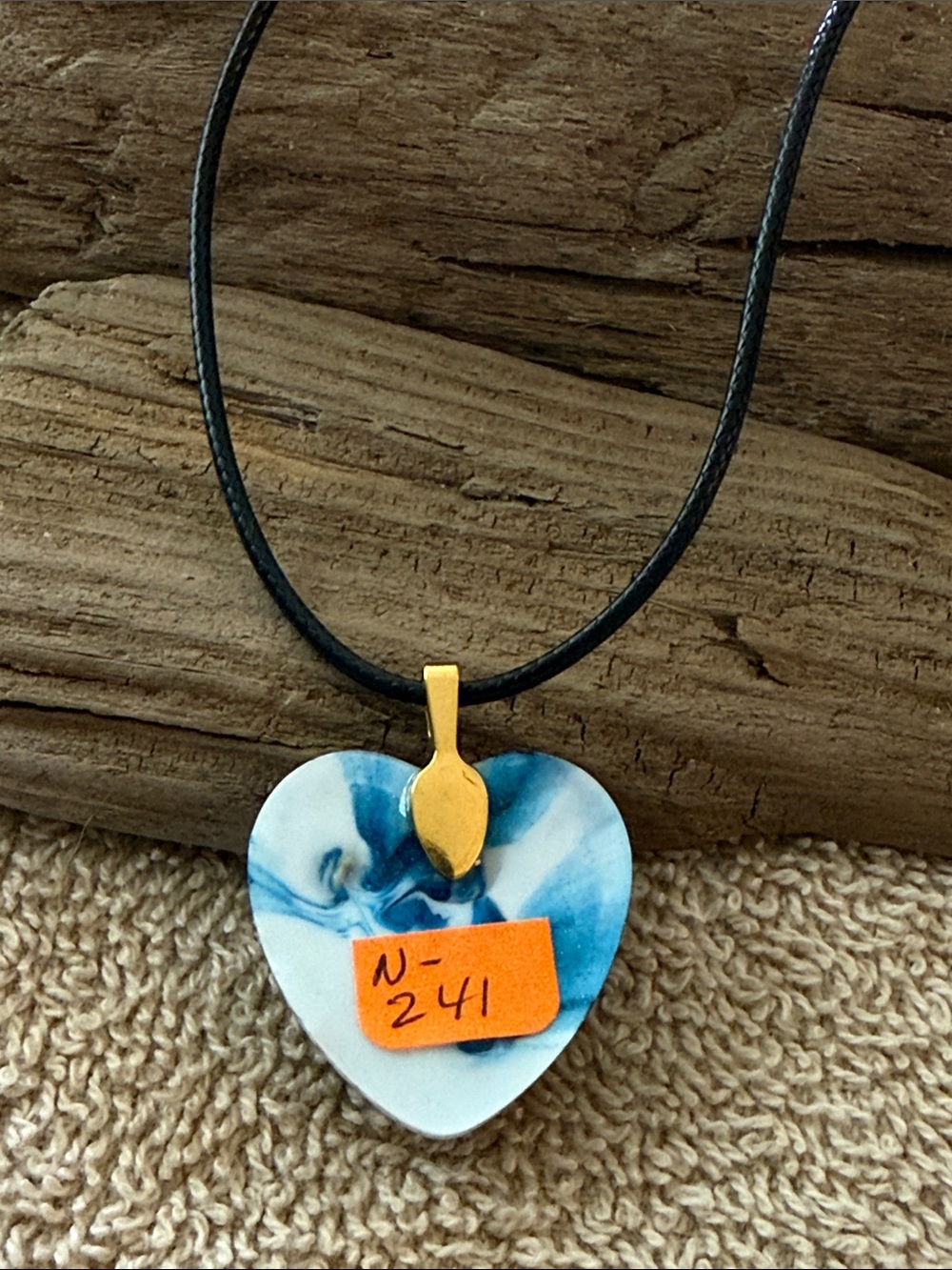 Hand Crafted Resin Blue Heart Shell Pendant Necklace - Picture 7 of 8